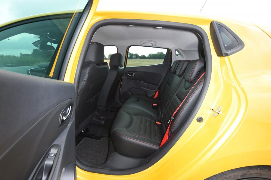 Интерьер Renault Clio R.S. 220 Trophy 2016 года  (UK) (фото 12 из 30)